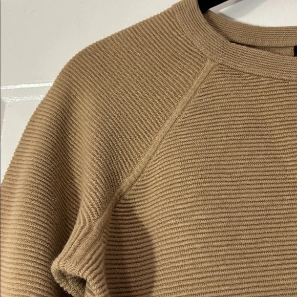 Banana Republic brand long sleeve top. size Small - Picture 2 of 4